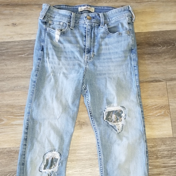 Hollister Denim - Hollister Distressed Blue Jeans Size 1-Waist 25